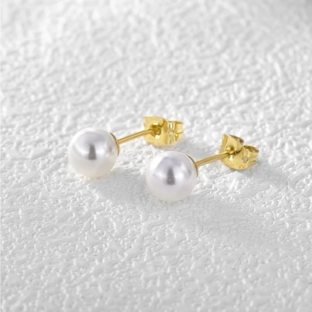 14k gold tone Gorgeous faux pearl earrings